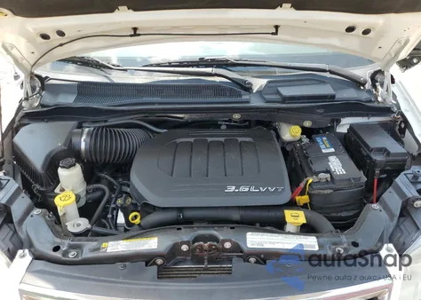 2011 Chrysler Town & Country Touring z USA, uszkodzony, nr VIN 2A4RR5DG9BR666388